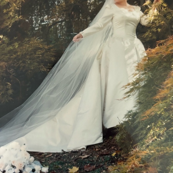 Pure Silk Wedding Dress 👰 👗💛 - Picture 5 of 15